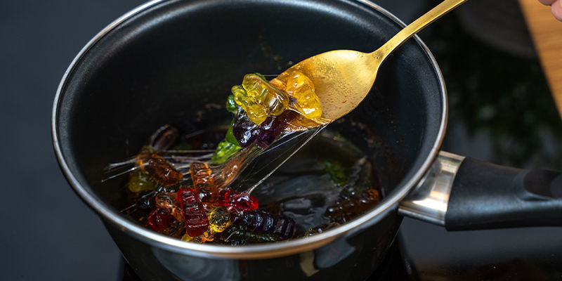 Smelt De Gummibeertjes: Doe De Gummibeertjes Uit De Winkel In De Pan Op Een Laag Vuur