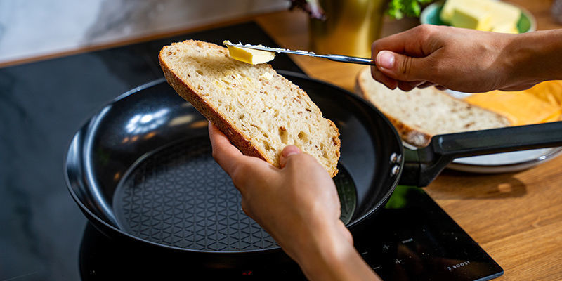 Verhit Je Pan Op Laag Tot Middelhoog Vuur